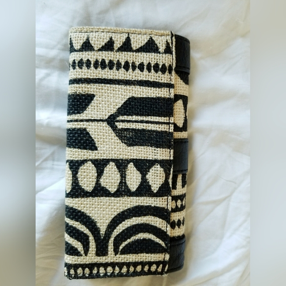 Abstract Design Wallet - Picture 2 of 4